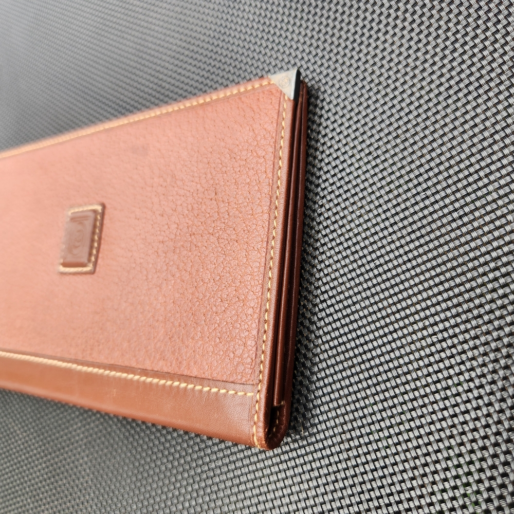 GUCCI Brown Leather GG Logo Checkbook and credit card cover Wallet - Picture 15 of 16